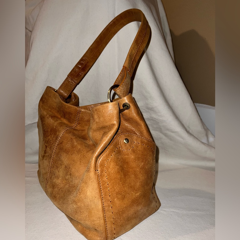 HOBO Classic buffed Leather Shoulder Bag - Women - Picture 4 of 8